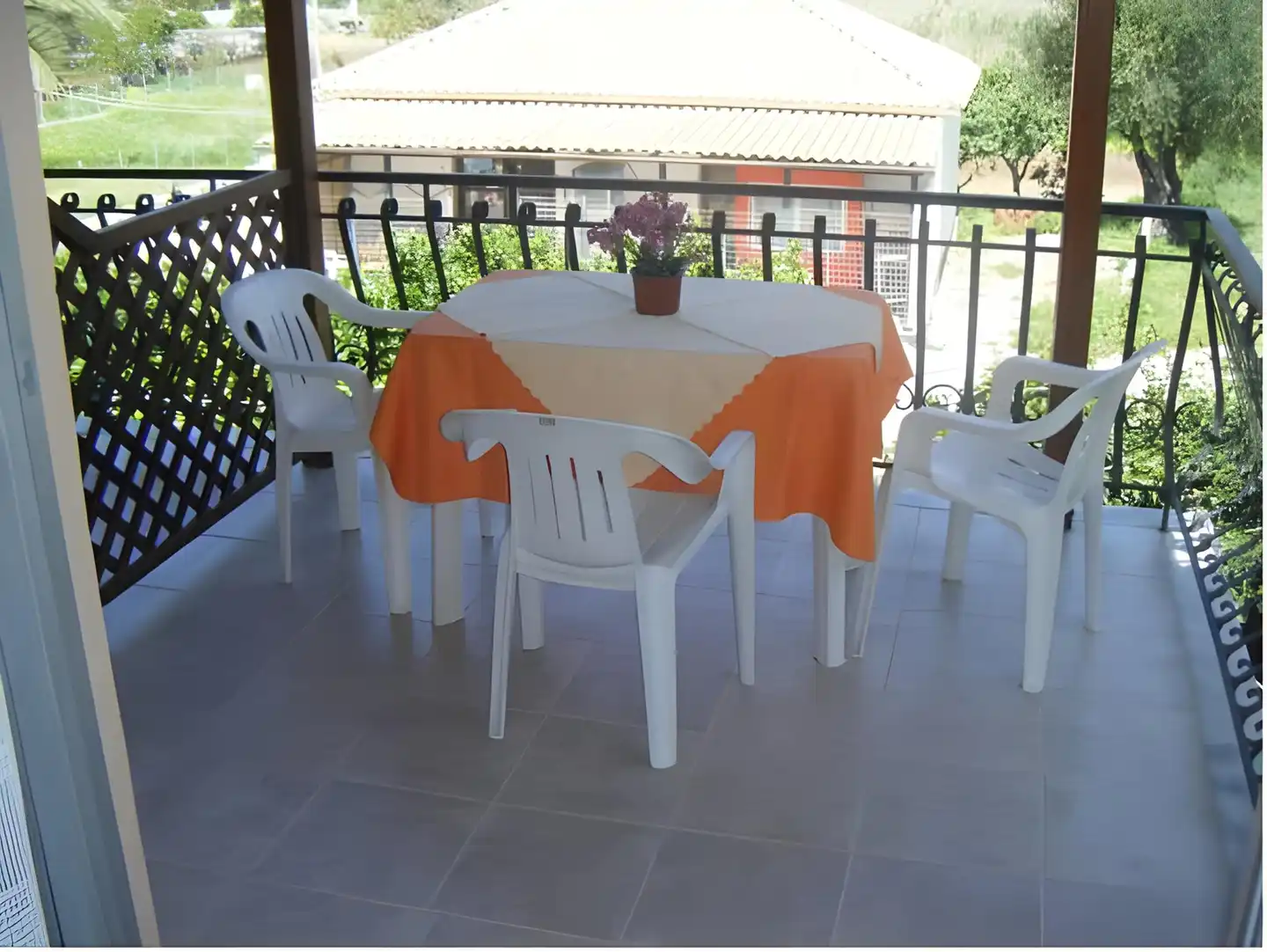 Nikos Studios Restaurant