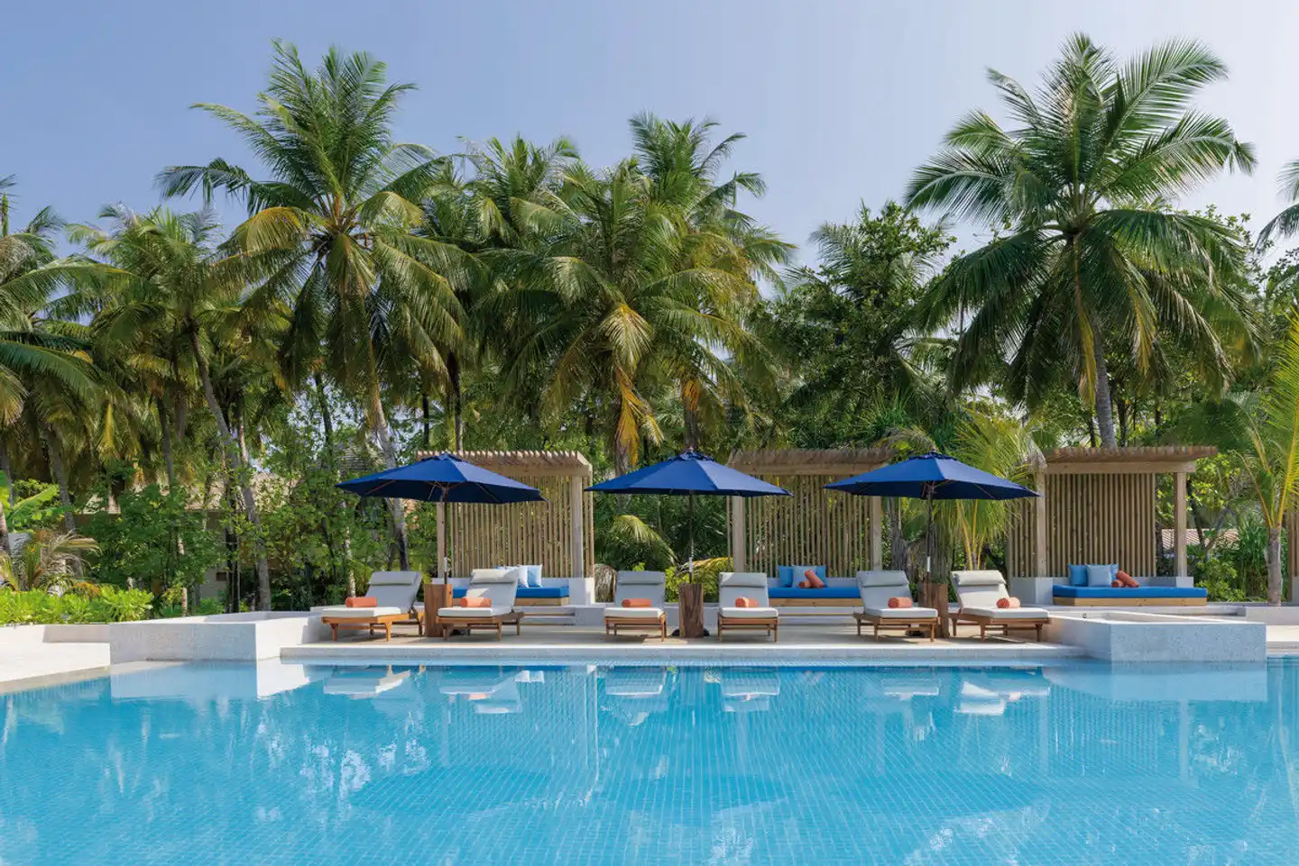Emerald Faarufushi Resort & Spa Pool