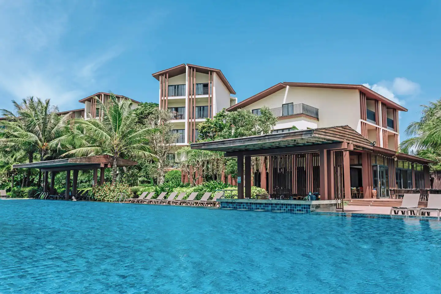 Dusit Princess Moonrise Beach Resort Phu Quoc Pool