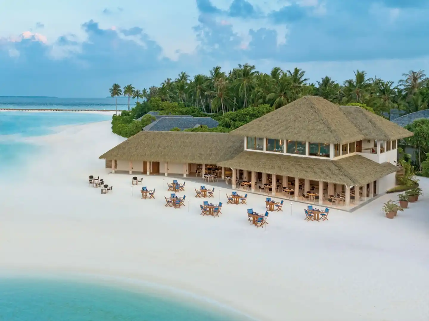 Emerald Faarufushi Resort & Spa Aussenansicht