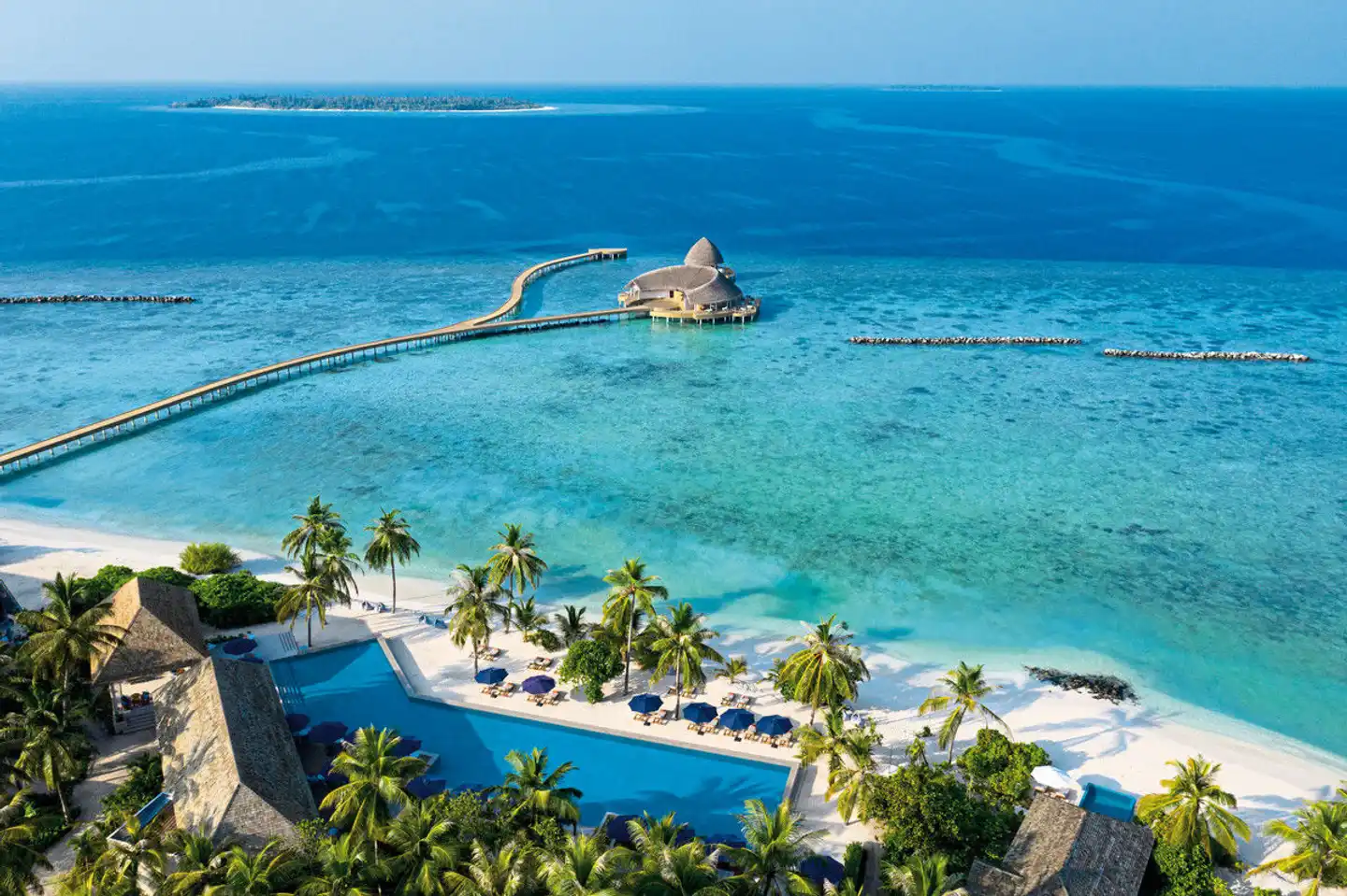 Emerald Faarufushi Resort & Spa Pool