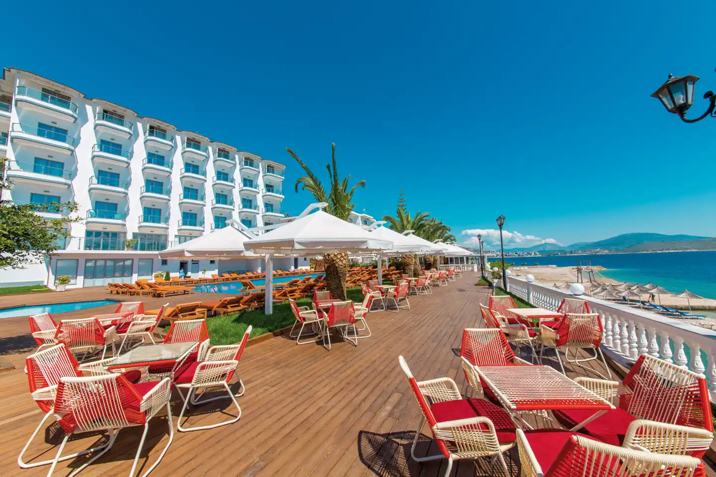 Saranda Palace Strand