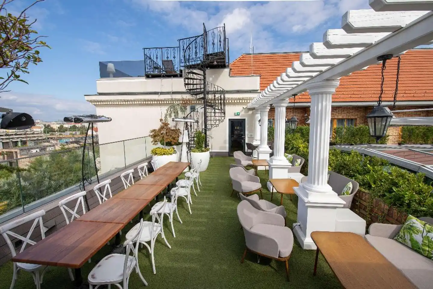 Mystery Hotel Budapest Terrasse
