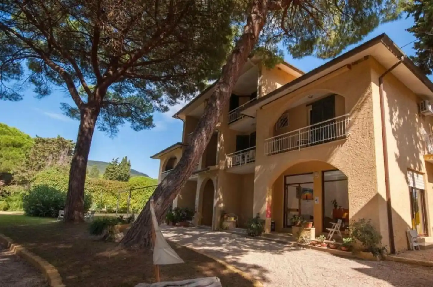 Residence Golfo Della Lacona Aussenansicht
