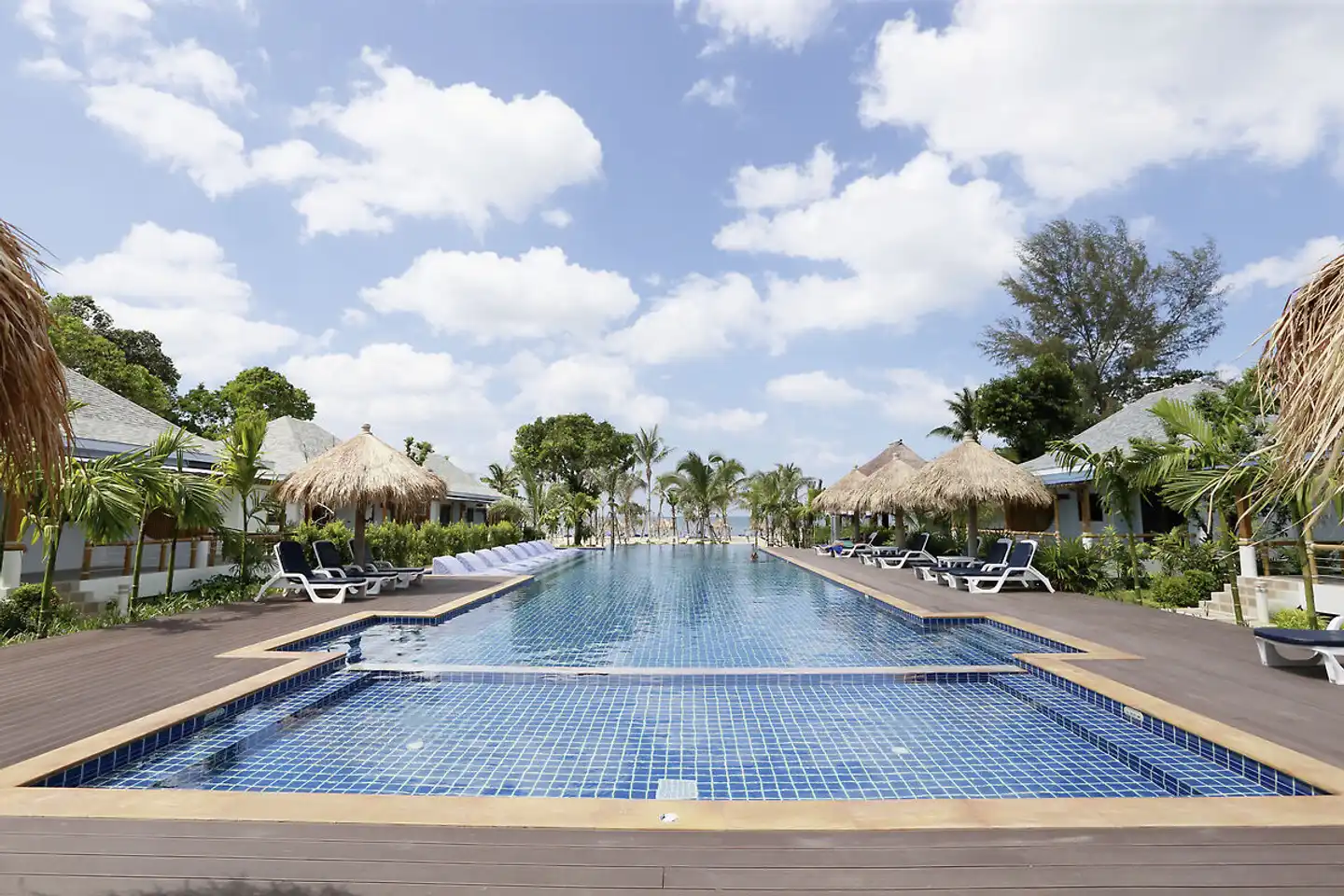 Lanta Casa Blanca Pool