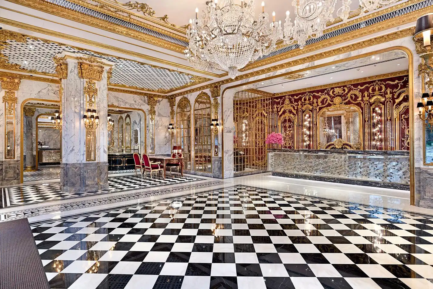 Hotel Alexandra Lobby