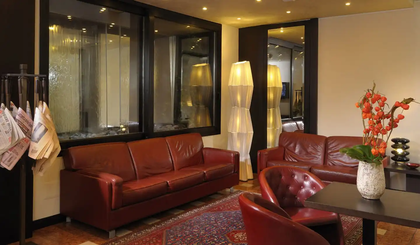 Phi Hotel Bologna Lobby