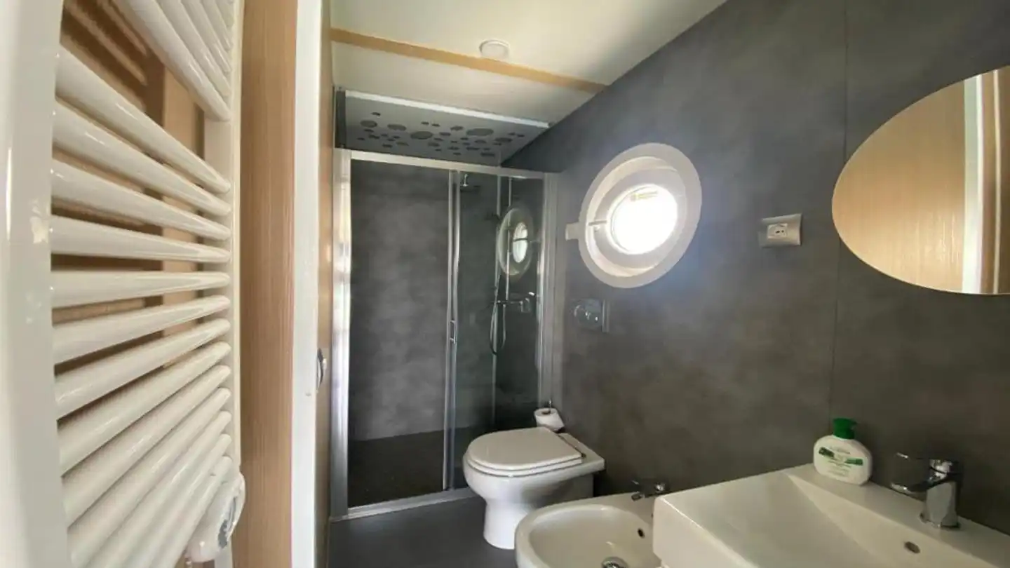 Floating Resort Rimini Badezimmer