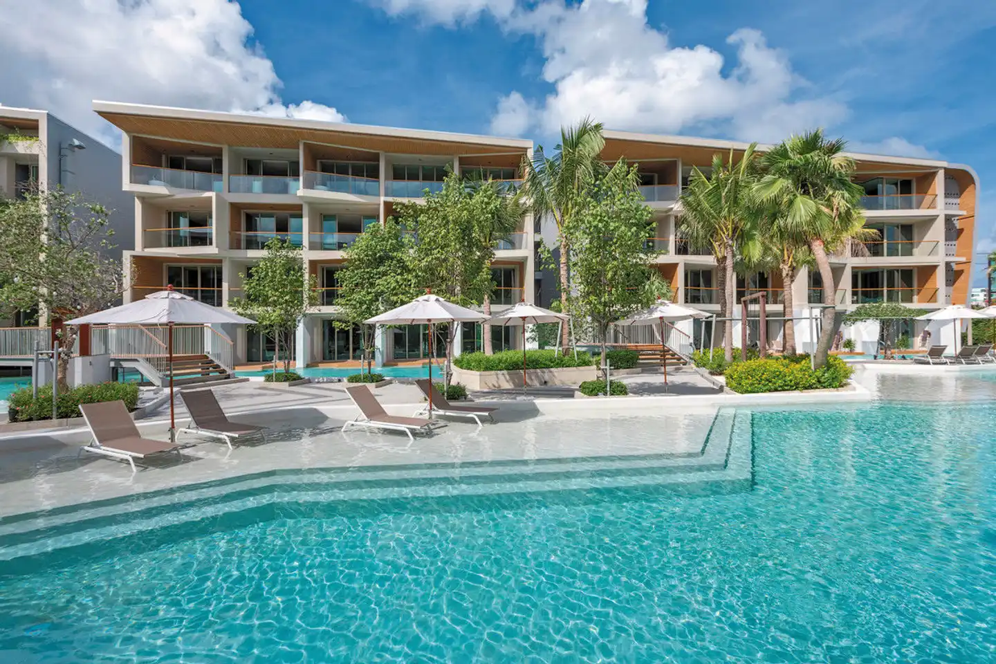 Wyndham Grand Nai Harn Beach Phuket Pool