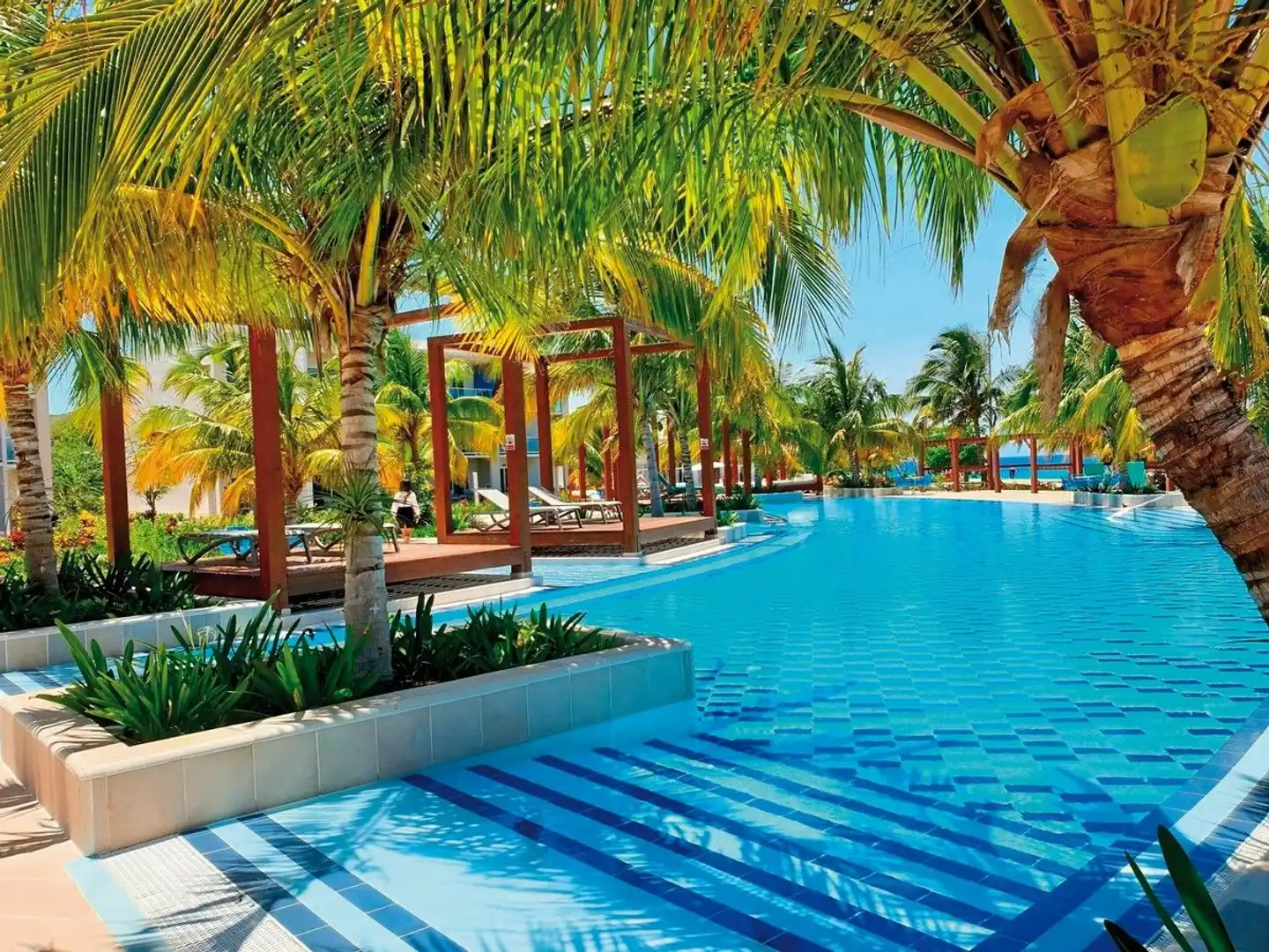 Gran Muthu Almirante Beach Pool