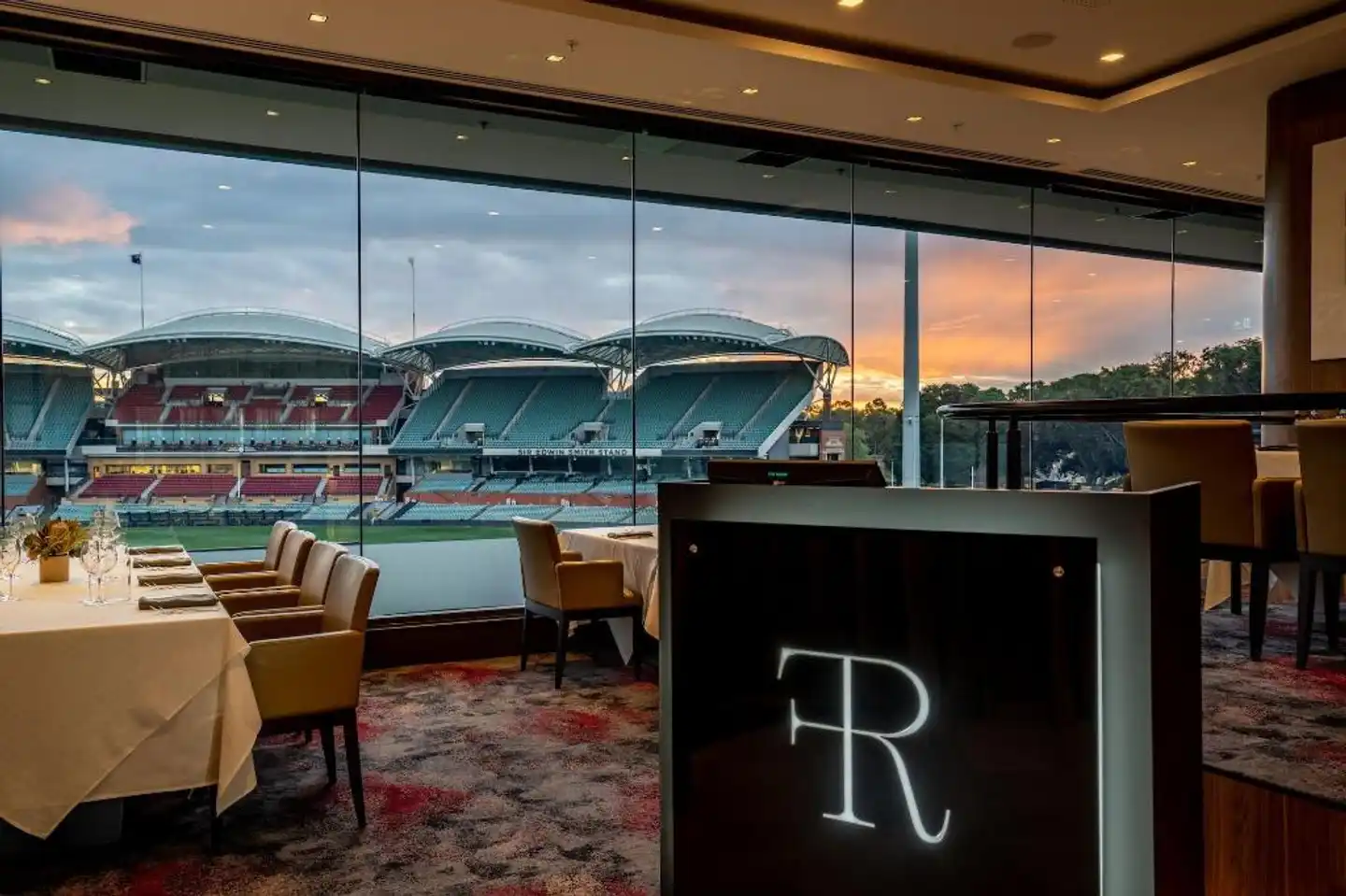 Oval Hotel Bar