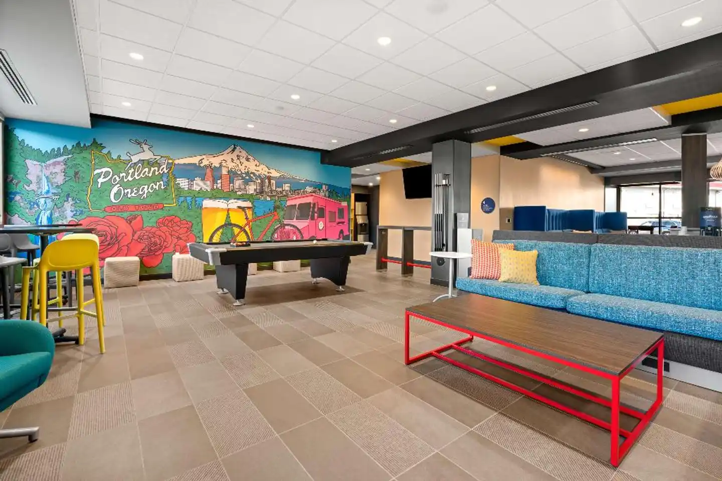 Tru by Hilton Portland Airport Lobby