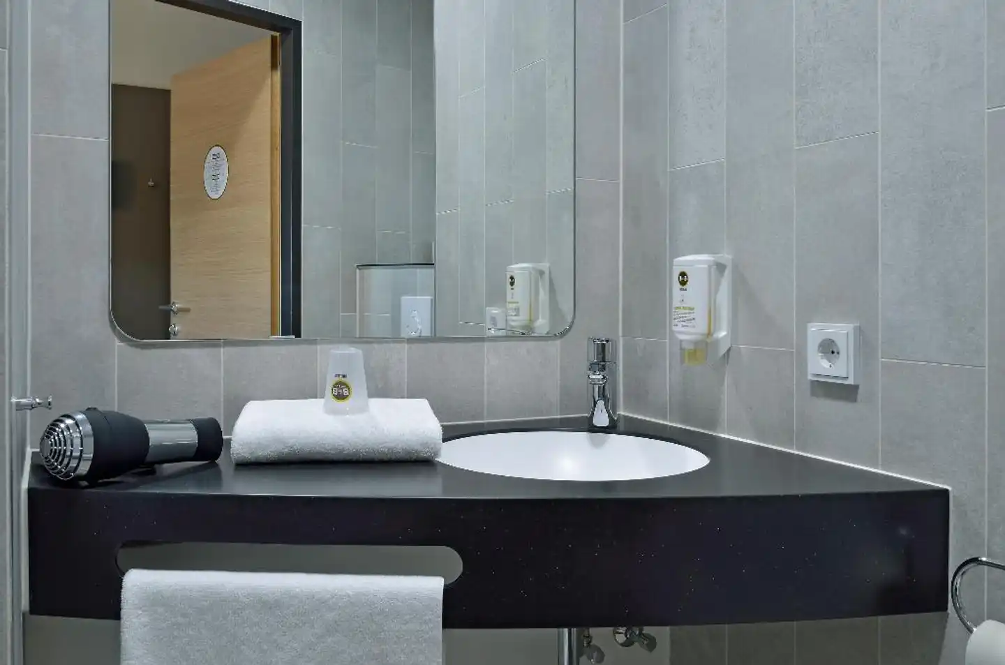 B&B Hotel Köln-Ehrenfeld Badezimmer