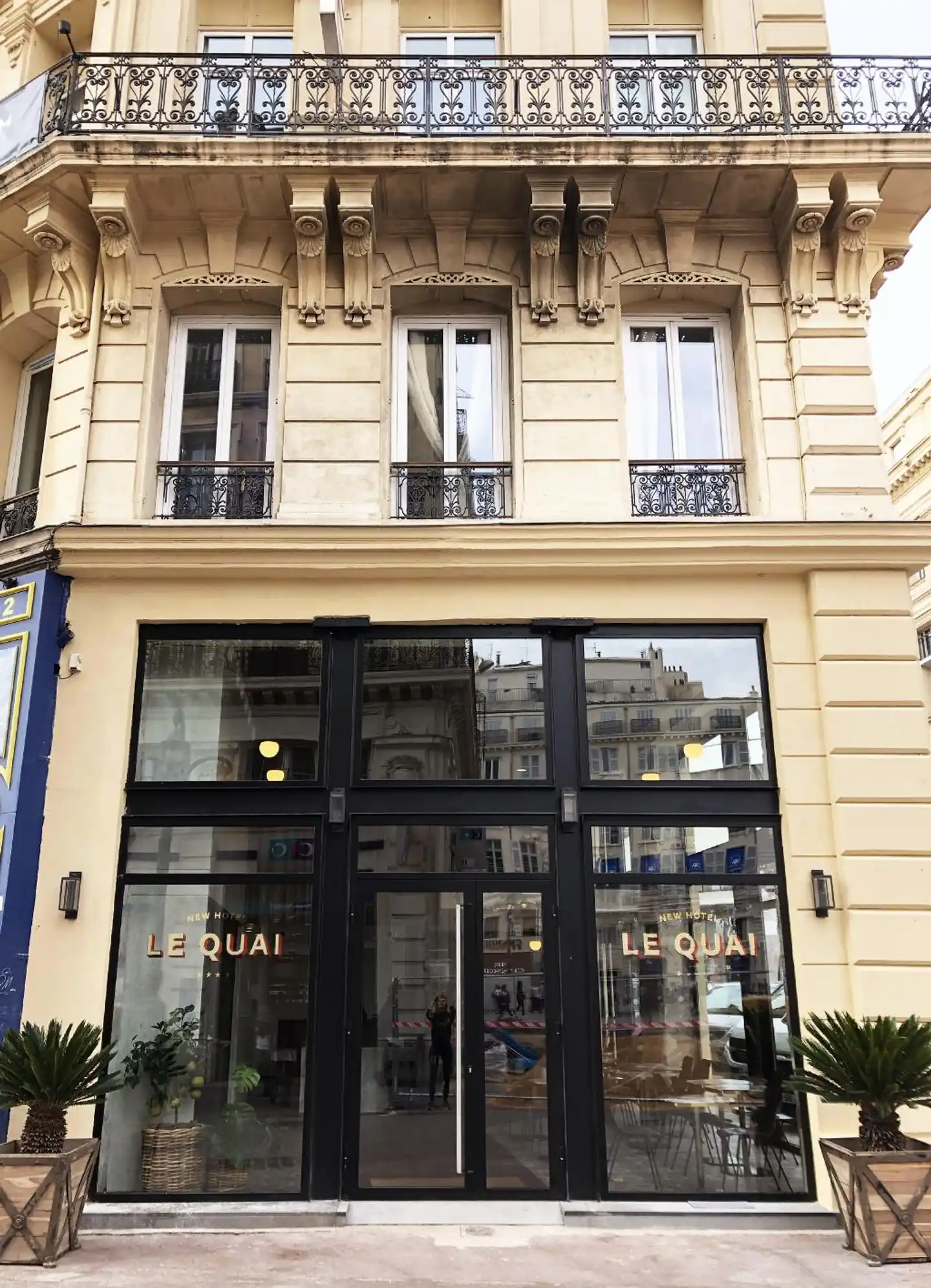 New Hotel Le Quai Aussenansicht