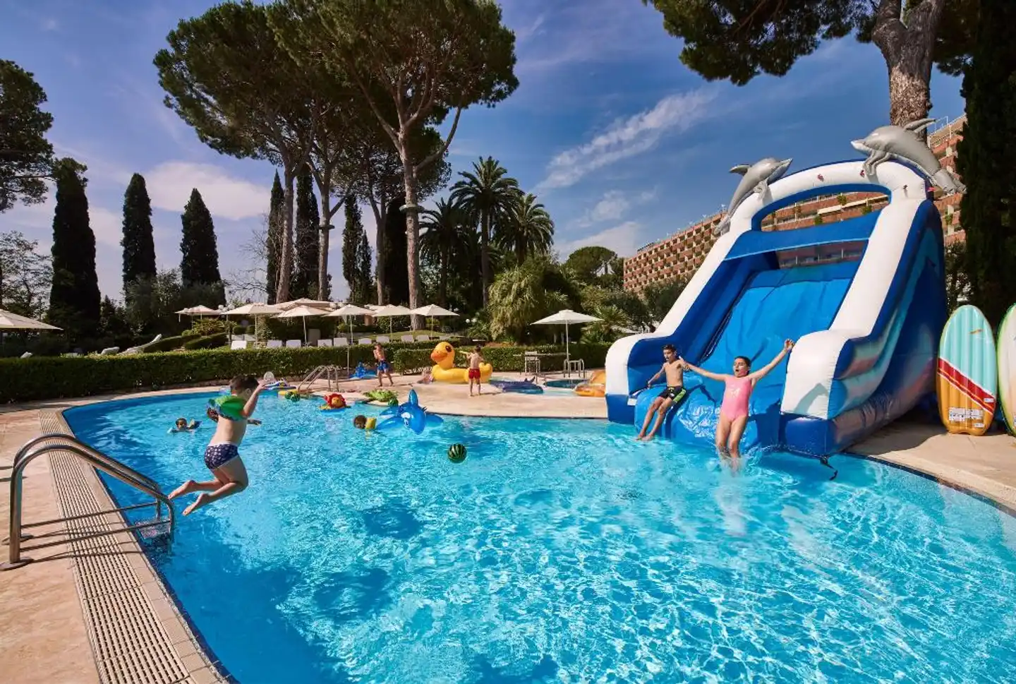 Rome Cavalieri a Waldorf Astoria Resort Pool