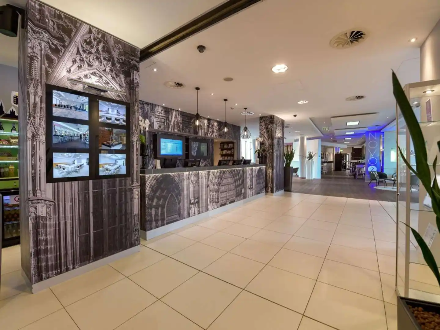 Novotel Koeln City Hotel Lobby