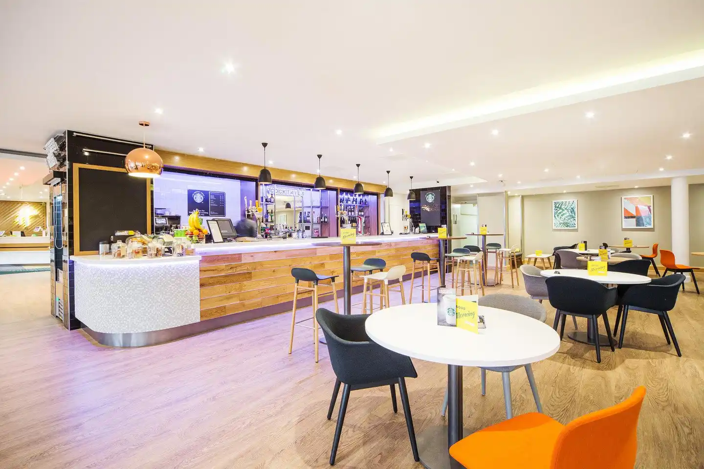 Holiday Inn London Gatwick Airport Bar