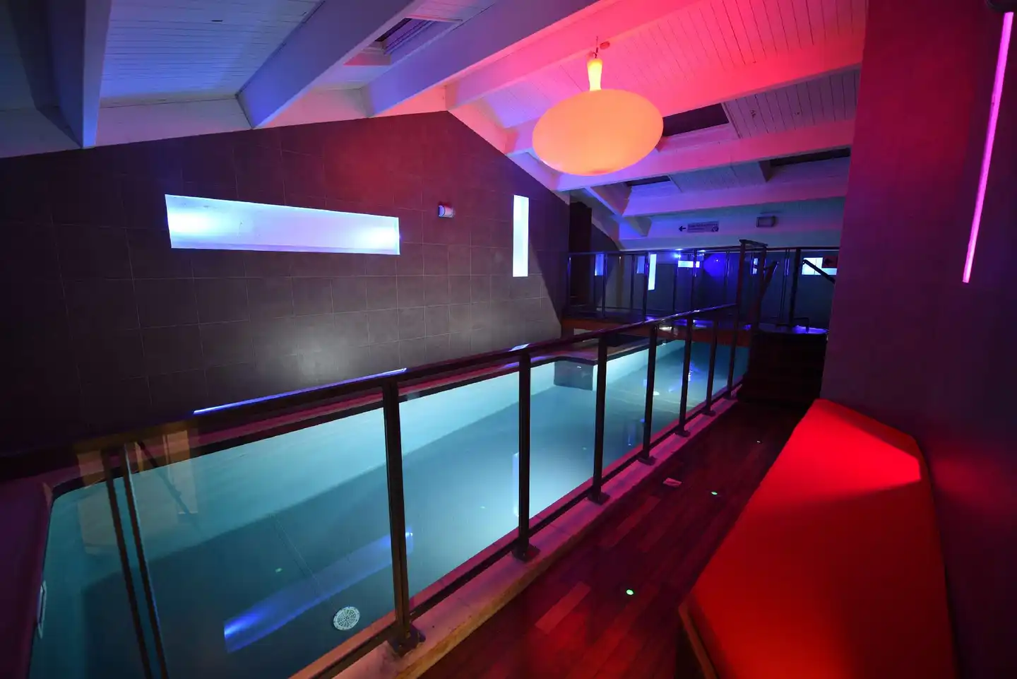 Kyriad Hotel Dijon Gare Hallenbad