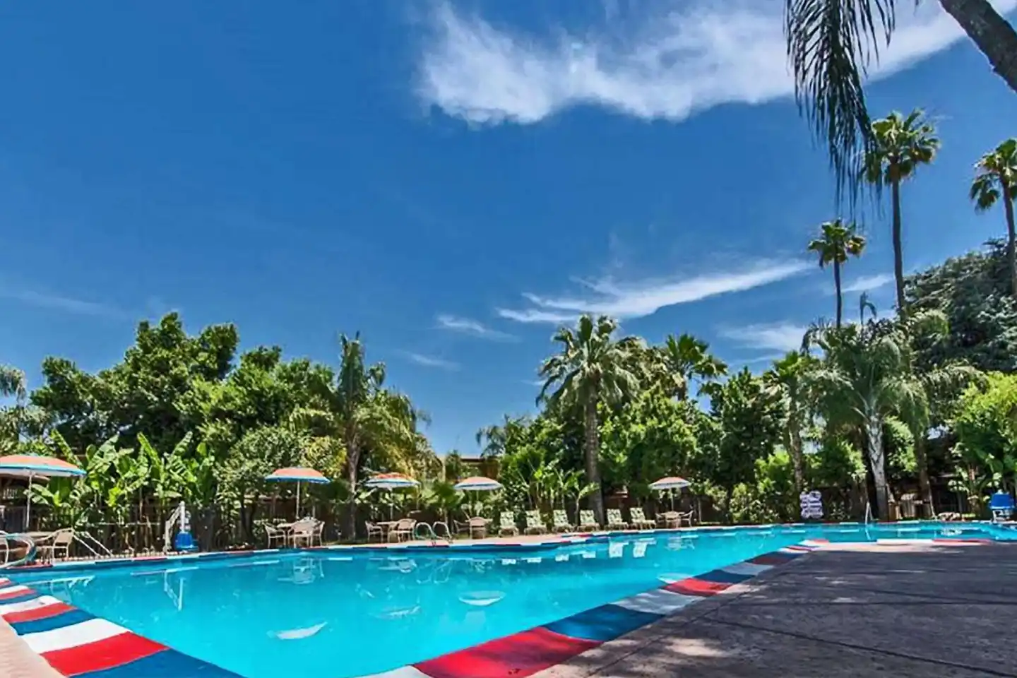Clarion Hotel Bakersfield North Pool