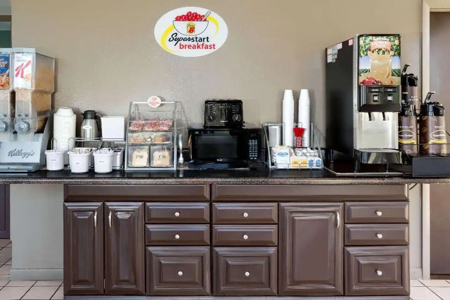 Super 8 by Wyndham St. Augustine Lobby
