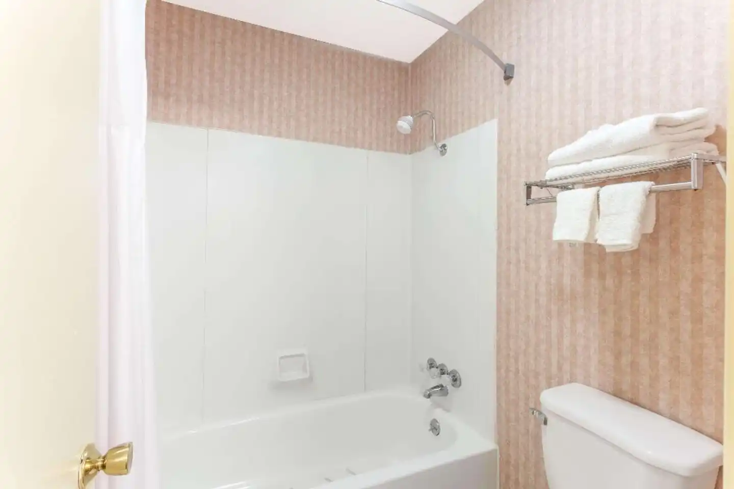 Days Inn by Wyndham Holladay Badezimmer