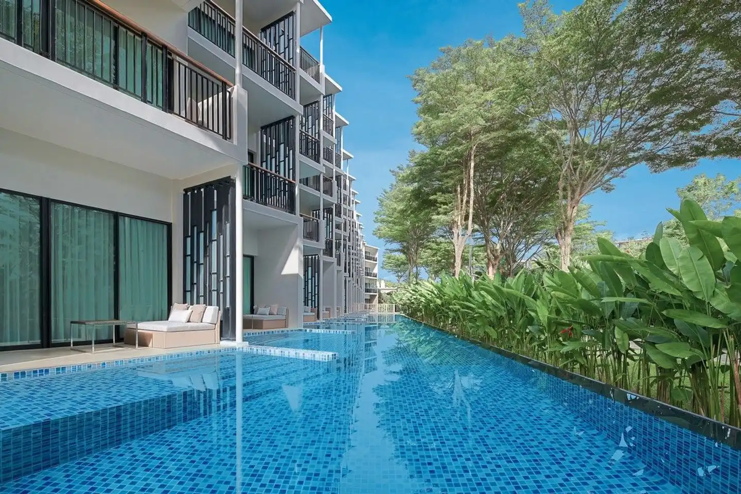 Le Méridien Phuket Mai Khao Beach Resort Pool