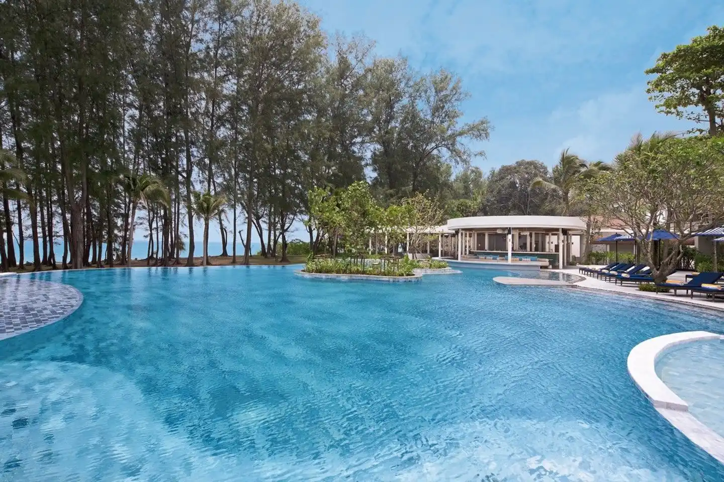 Le Méridien Phuket Mai Khao Beach Resort Pool