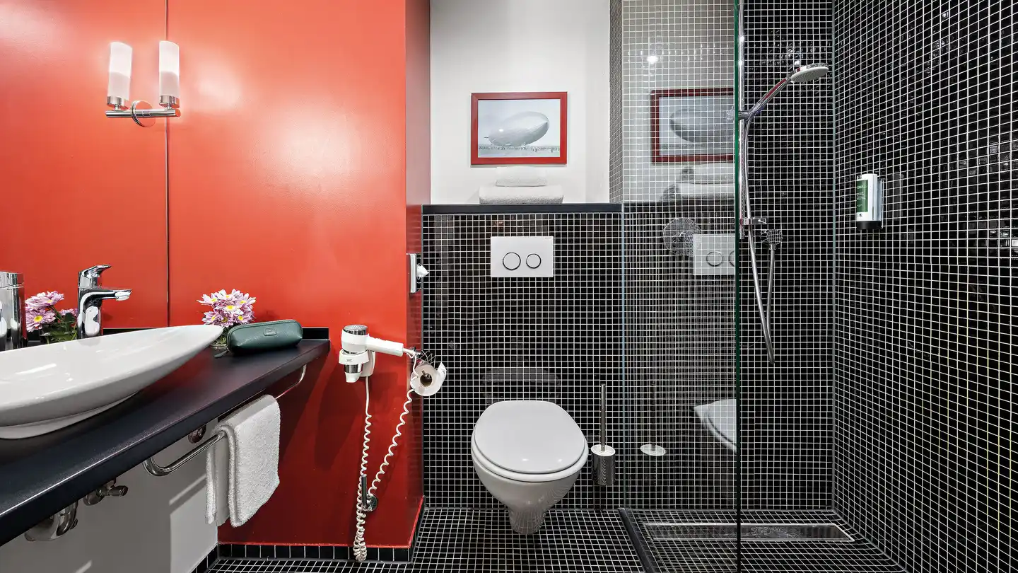 Hey Lou Hotel Friedrichshafen Badezimmer