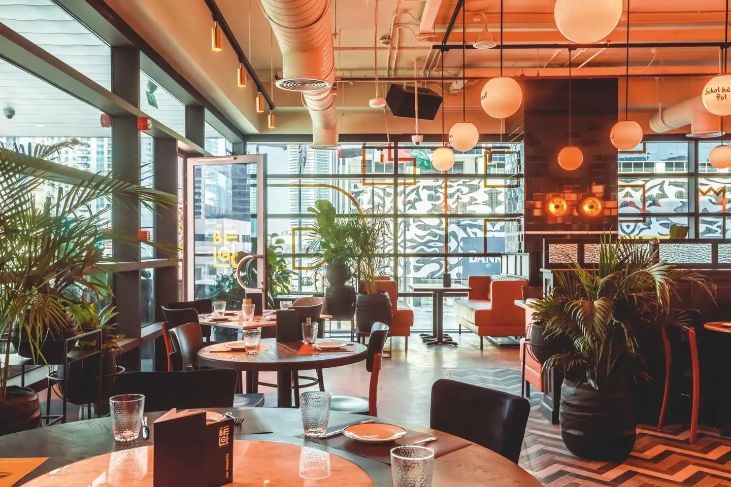 DoubleTree by Hilton Dubai - Business Bay RESTAURANT