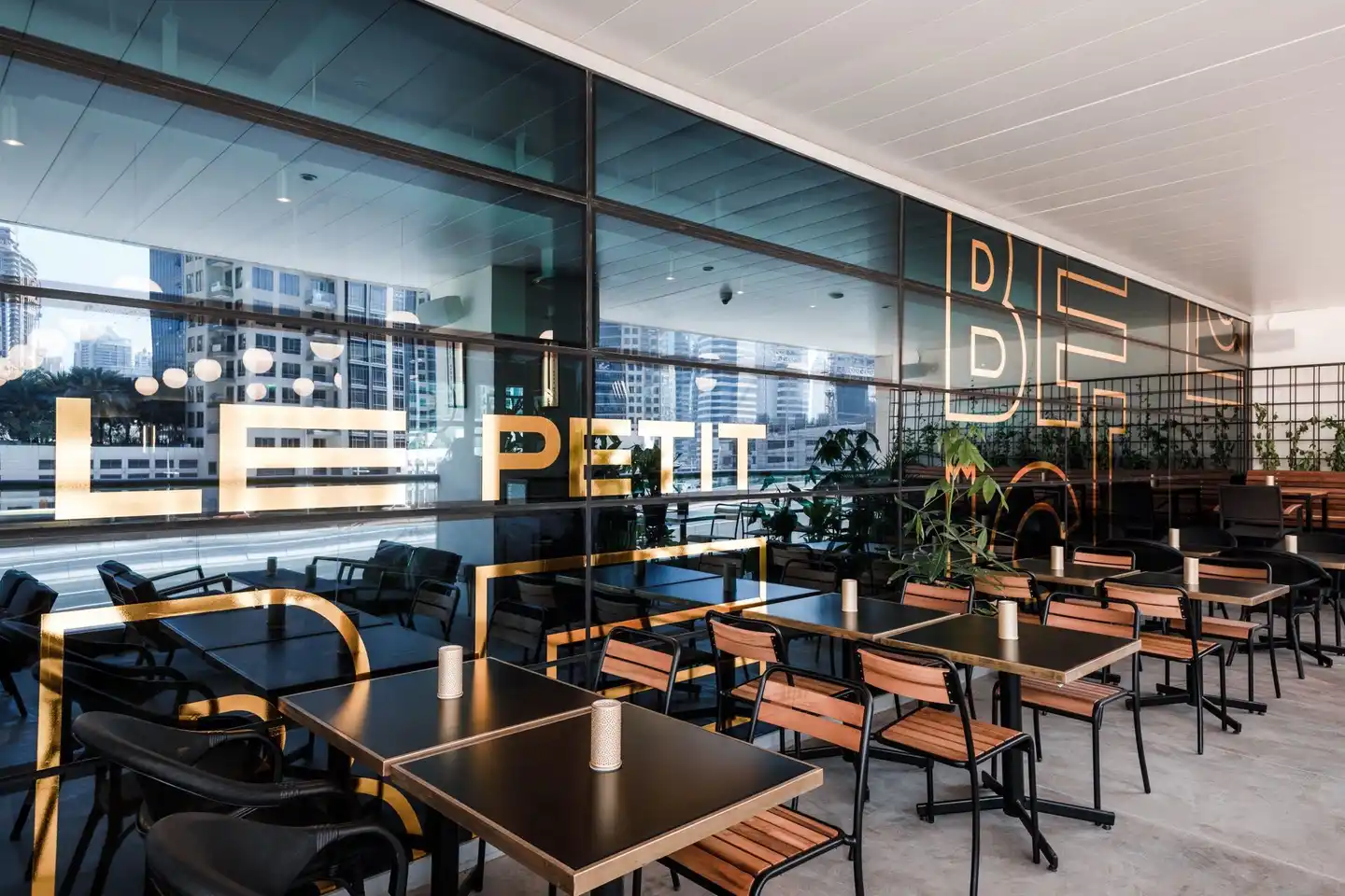 DoubleTree by Hilton Dubai - Business Bay BAR