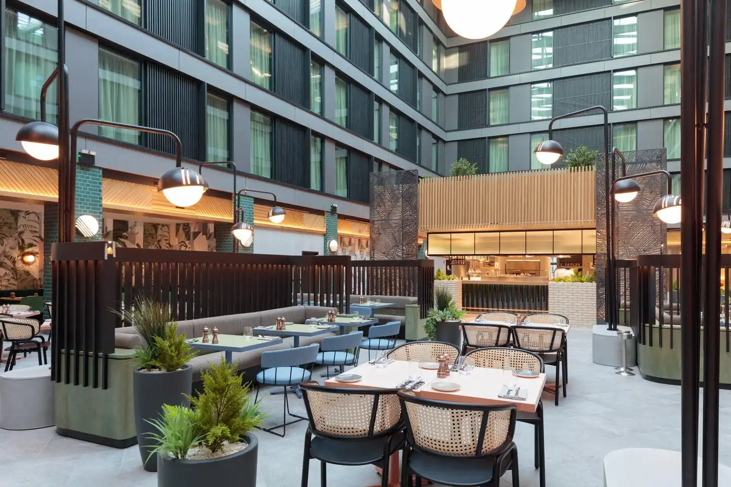 Holiday Inn London - Heathrow Bath Road Restaurant