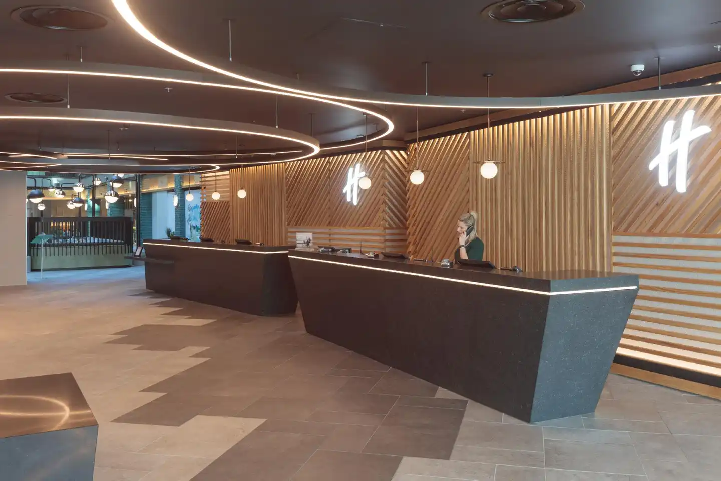 Holiday Inn London - Heathrow Bath Road Lobby