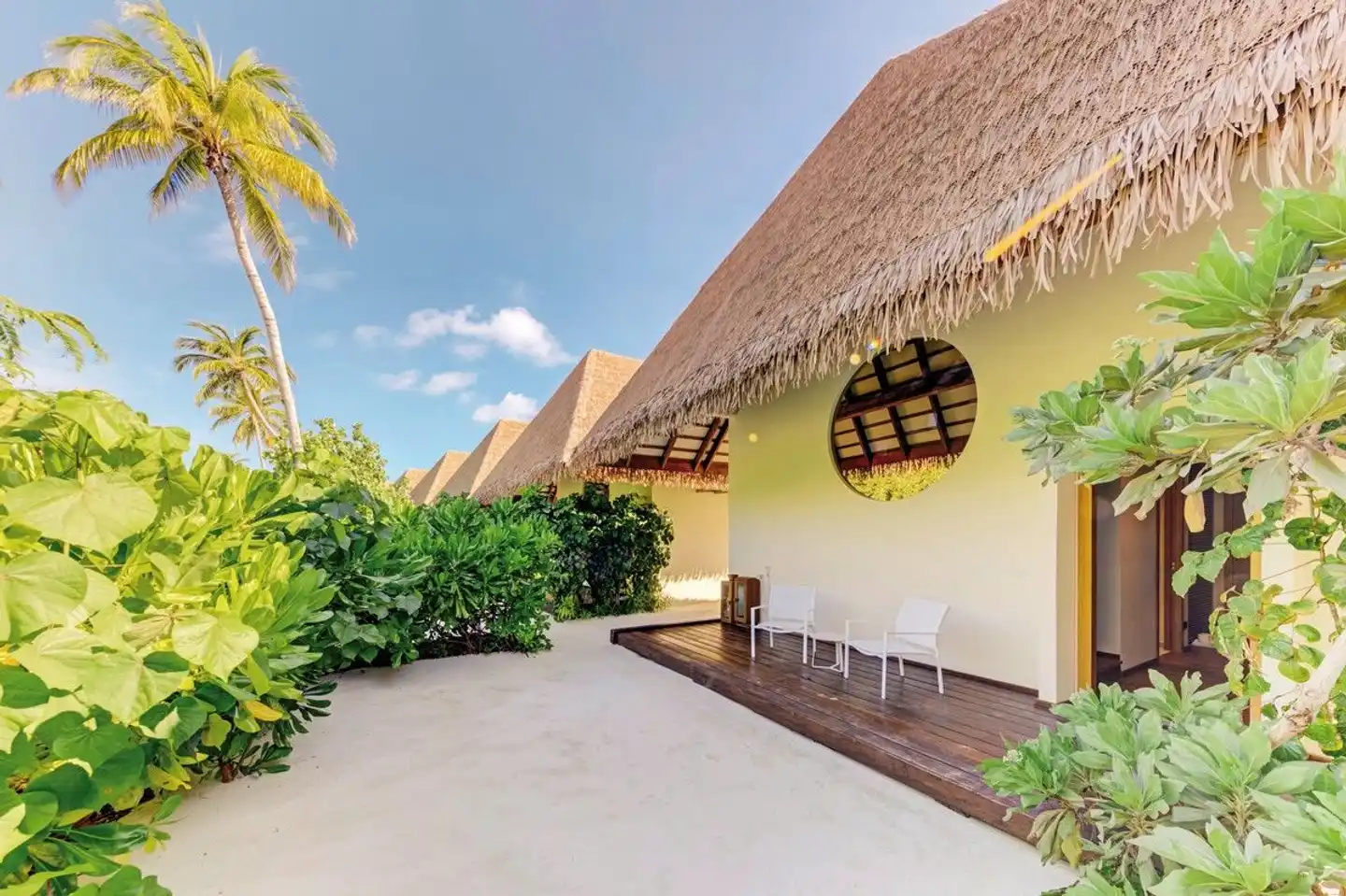 Cinnamon Velifushi Maldives Aussenansicht