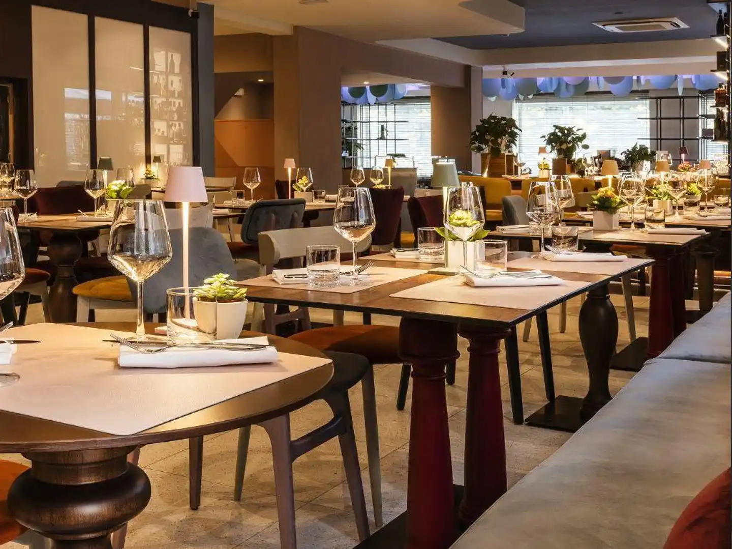 Adesso Hotel Restaurant