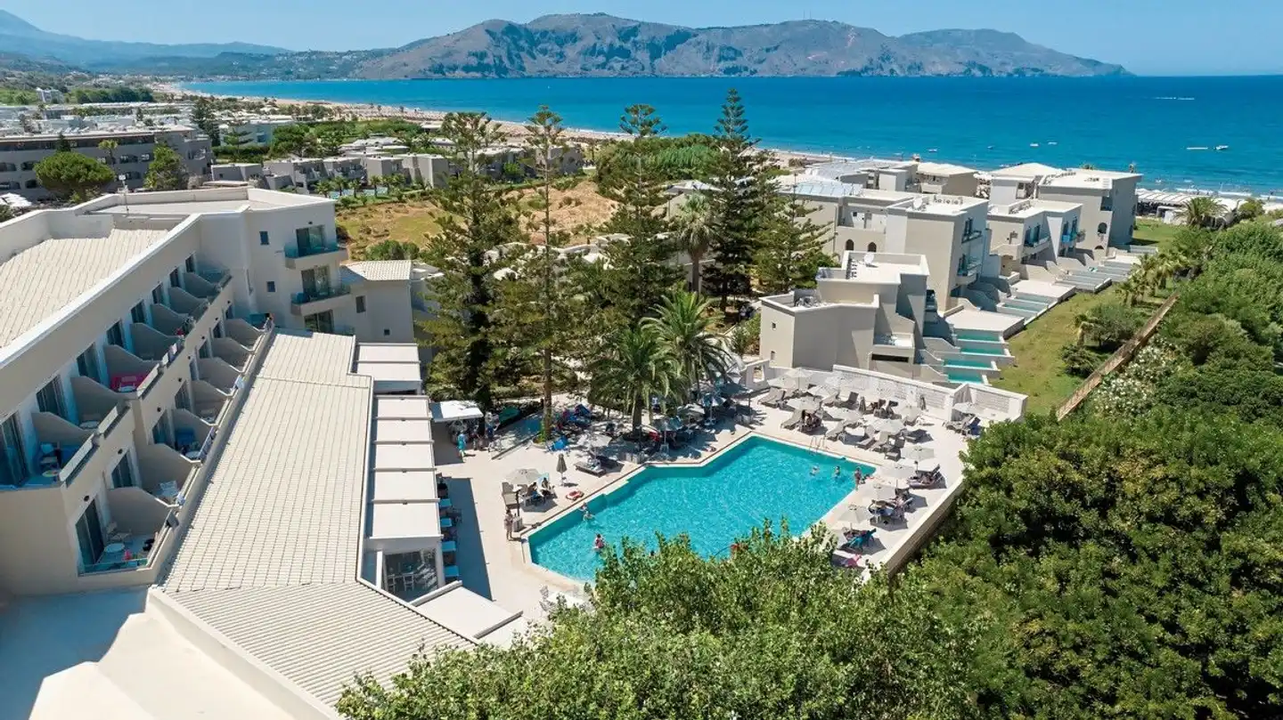 Vantaris Luxury Beach Resort Pool