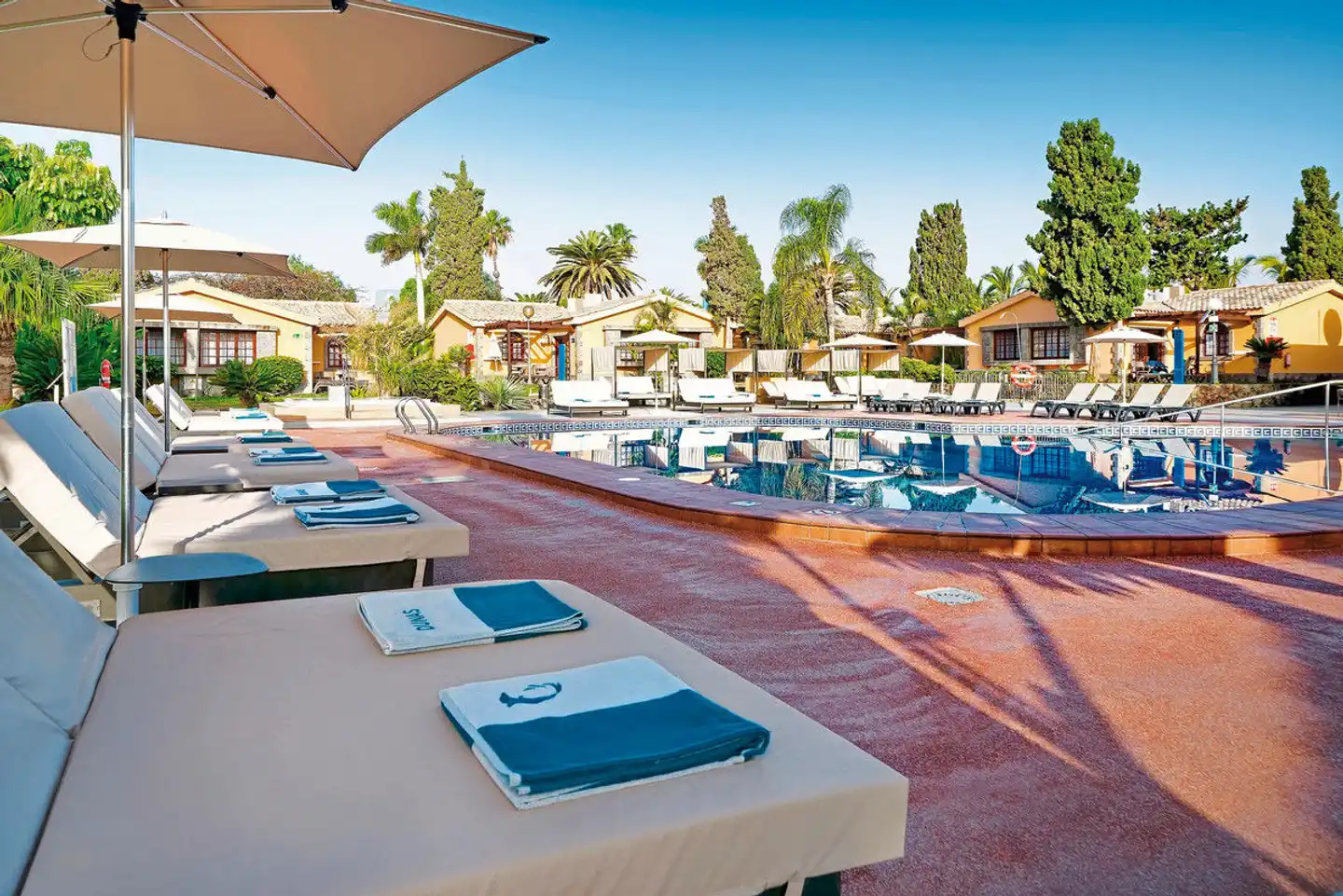 Suites & Villas by Dunas Pool