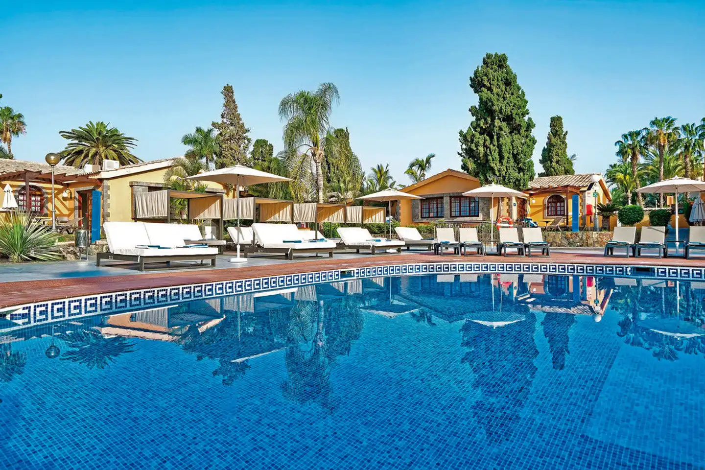 Suites & Villas by Dunas Pool