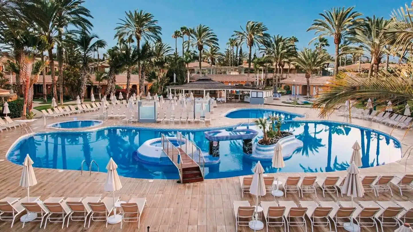 Suites & Villas by Dunas Pool