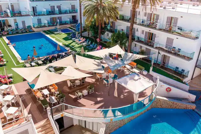 Eix Alcudia 18+ Terrasse