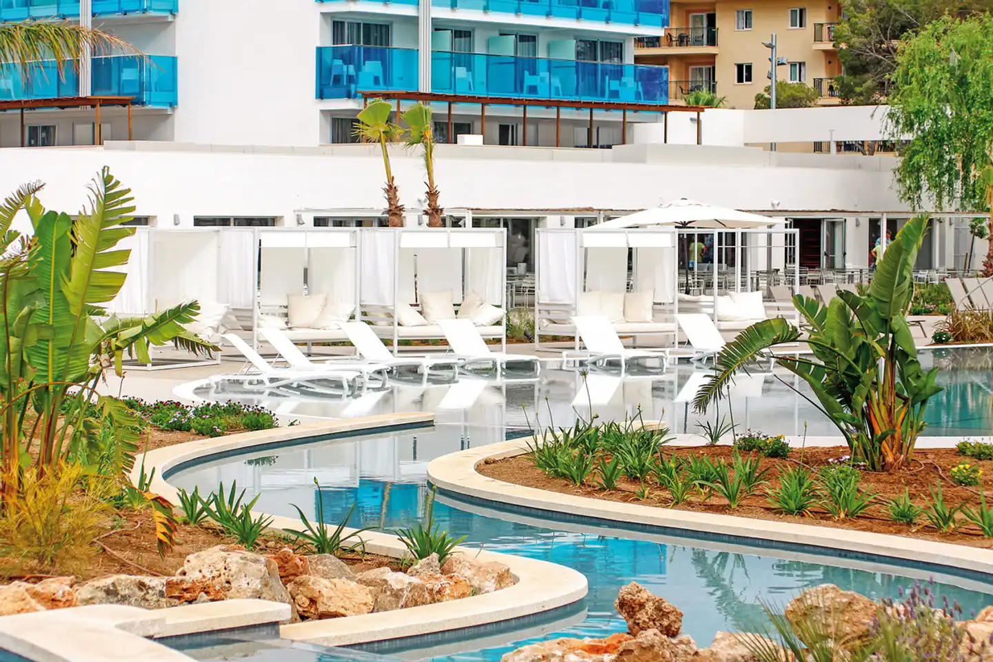 BG Tonga Tower Design Hotel & Suites Pool