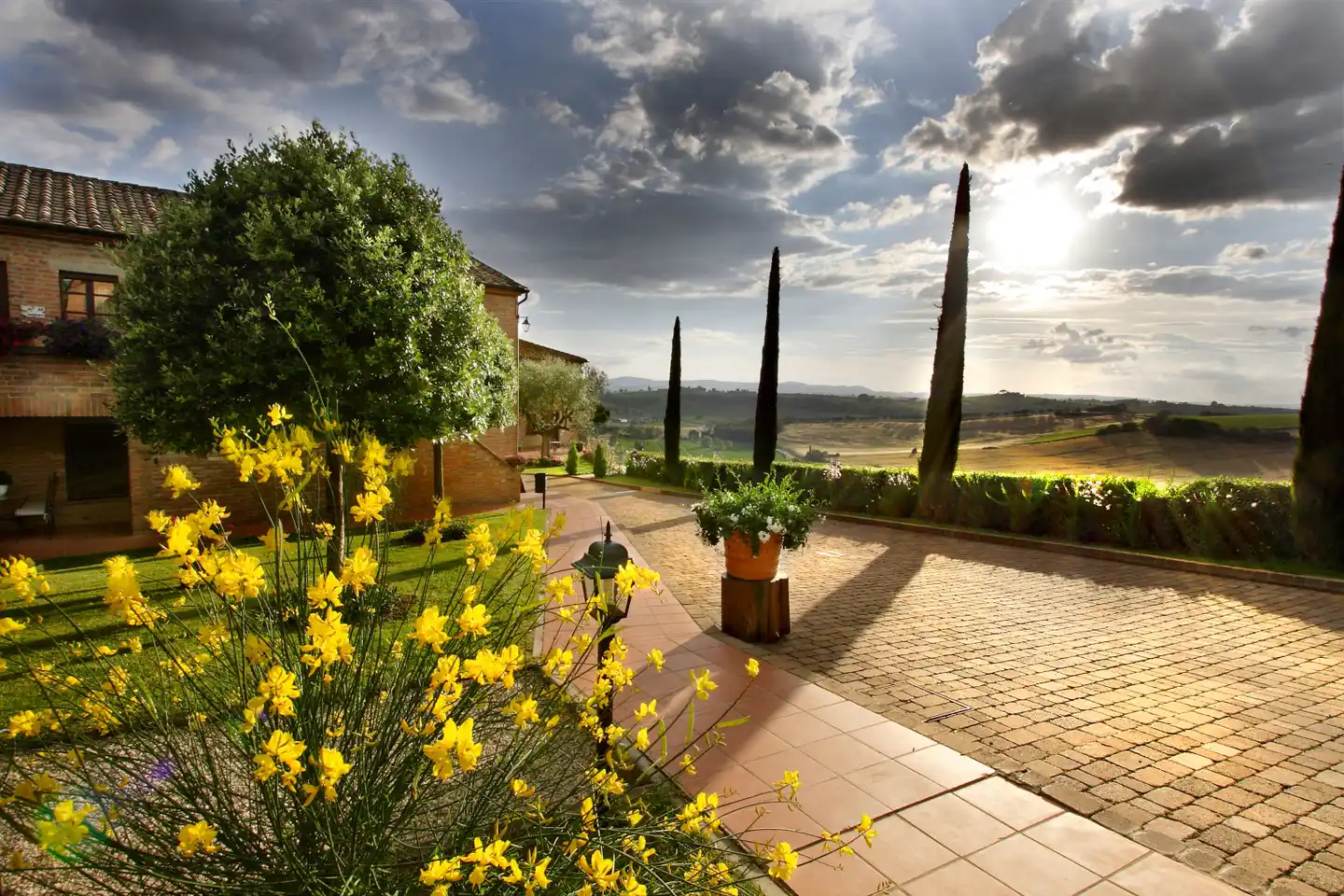 Borgo Tre Rose Hotel & Apartments Garten