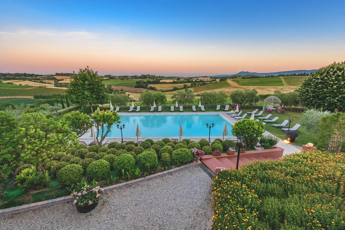 Borgo Tre Rose Hotel & Apartments Garten