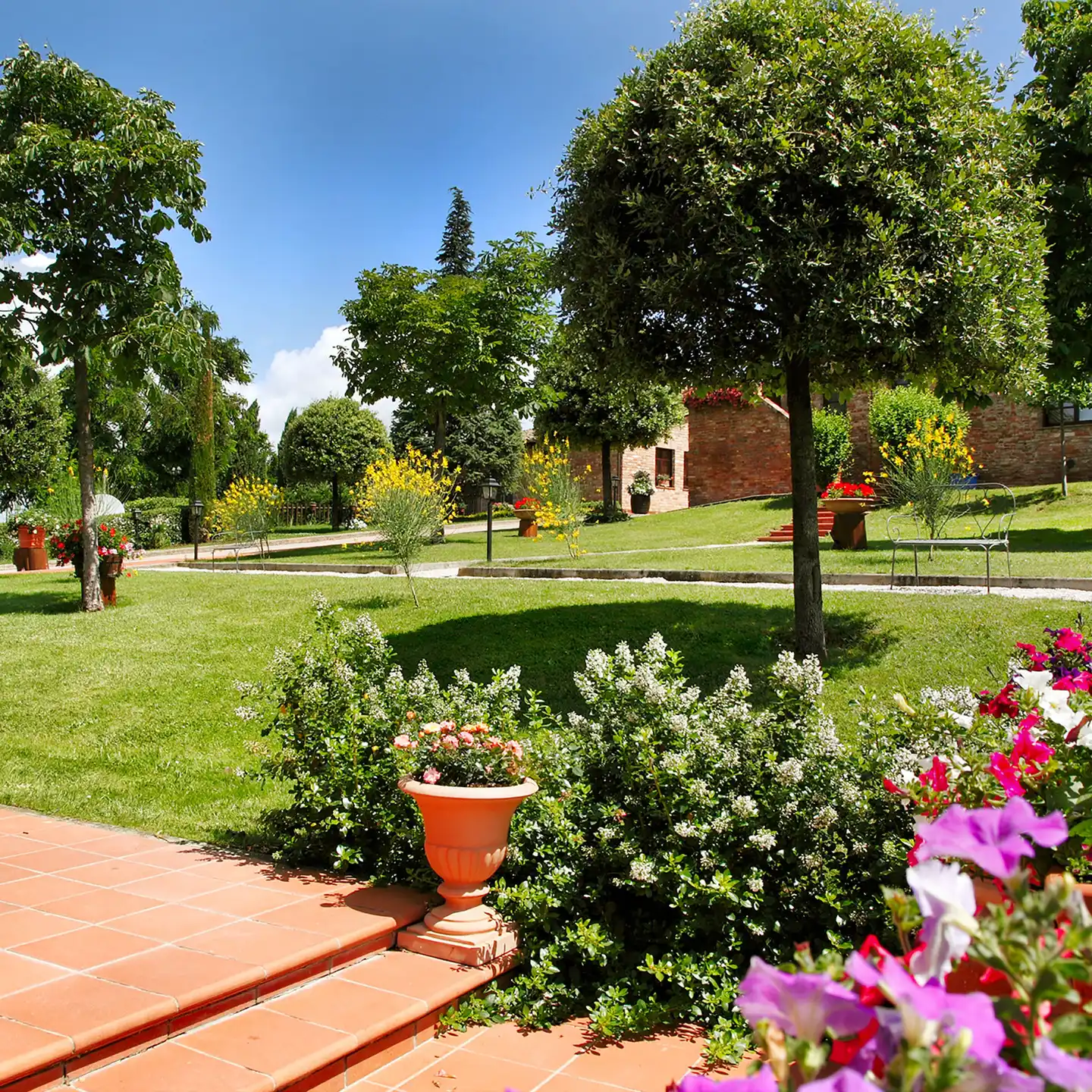 Borgo Tre Rose Hotel & Apartments Garten