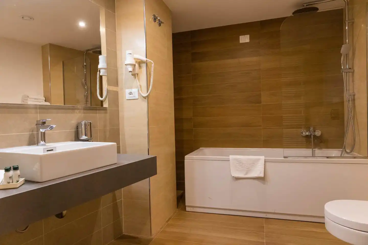 Grand Hotel Park Badezimmer