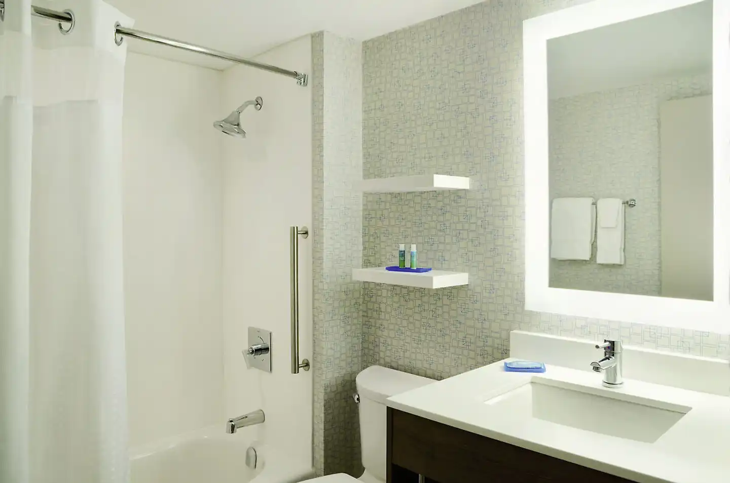 Holiday Inn Express Downtown Toronto Badezimmer