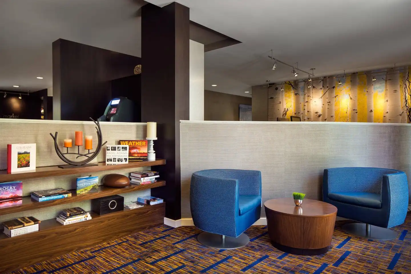Courtyard by Marriott Denver Central Park Bar