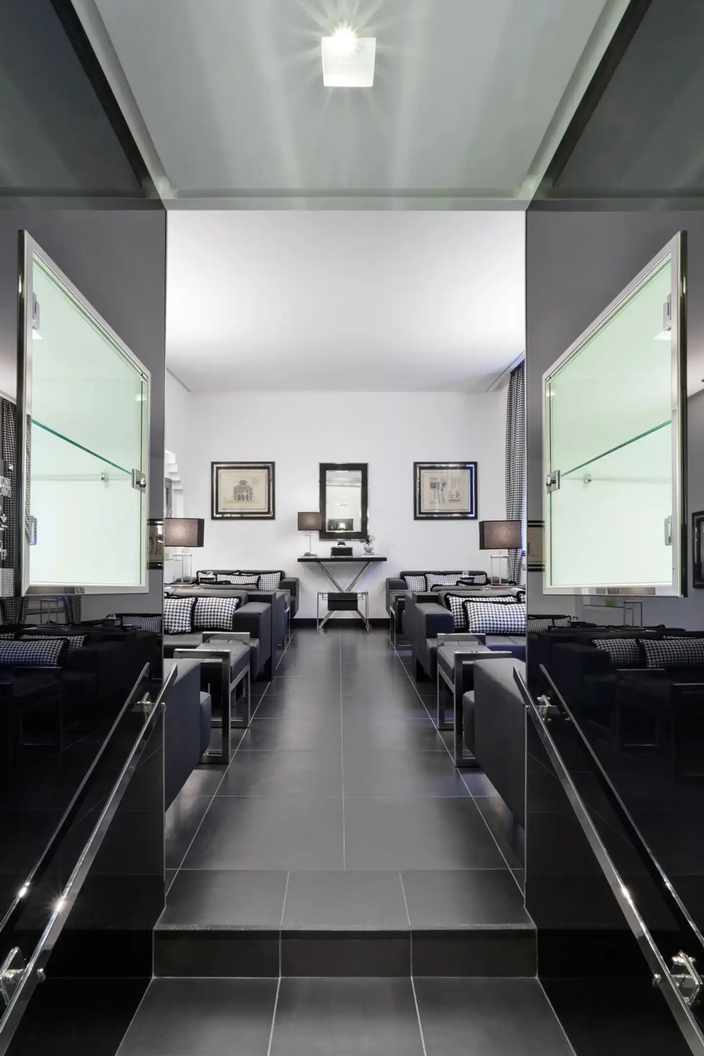 Napoleon Lobby