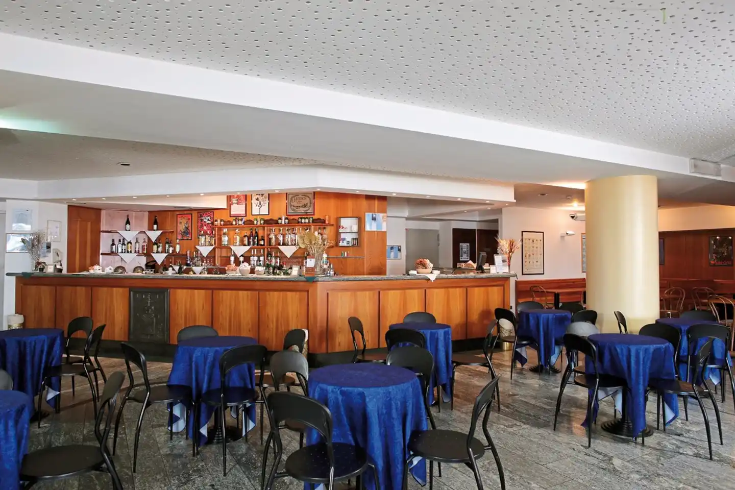 Hotel La Trinité Monboso Bar