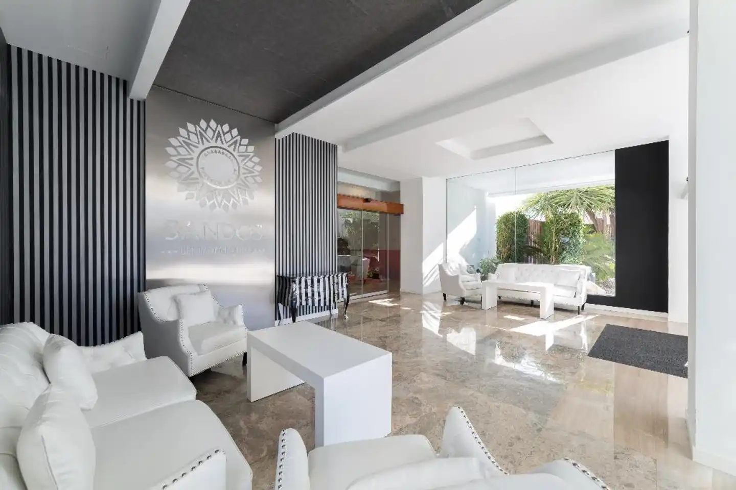 Sandos Benidorm Suites Lobby