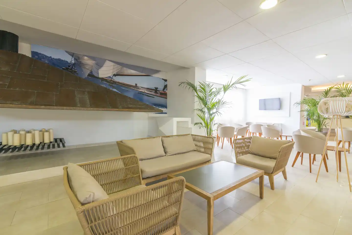 azuLine Bergantin Lobby